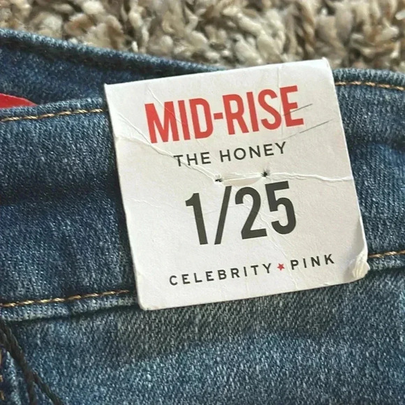 Celebrity Pink Shorts for women - Picture 3 of 4